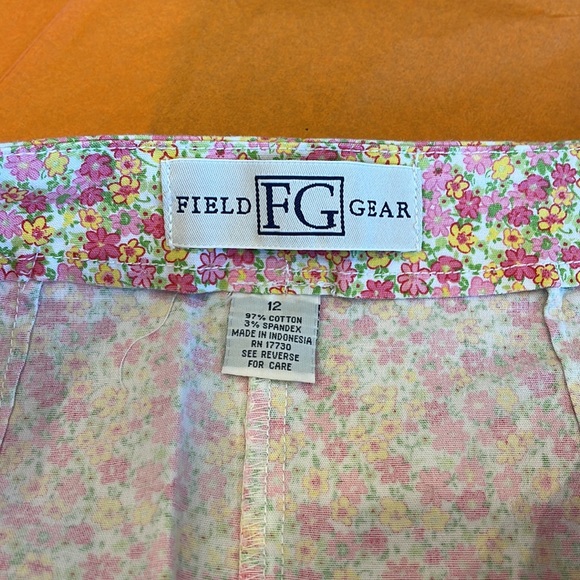 Filed Gear skirt made with 97% cotton. - Picture 2 of 3